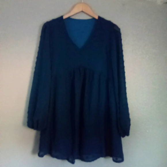 Beautiful dress size small ( box AH ) - Picture 1 of 2